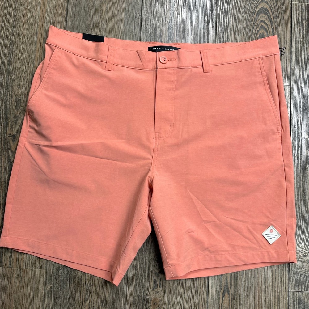 Travis Mathew Tech Chino Shorts Mens 40 Peach Pink 1MAA590 8" Inseam NWT